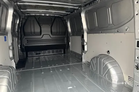 BT75AVR Volkswagen Transporter 2.0 TDI 150PS Commerce Pro Van Auto-Tailgate Thumbnail #43