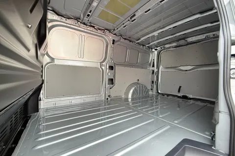 BT75AVR Volkswagen Transporter 2.0 TDI 150PS Commerce Pro Van Auto-Tailgate Thumbnail #45