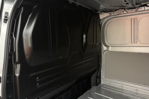 BT75AVR Volkswagen Transporter 2.0 TDI 150PS Commerce Pro Van Auto-Tailgate Thumbnail #46