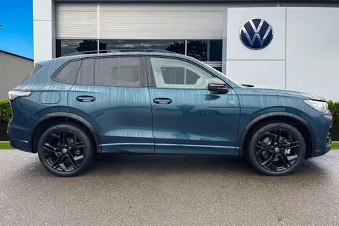 KT25OTU Volkswagen Tiguan 2.0 TDI R-Line 5dr DSG⭐IQ.LIGHT | Infotainment package | Black Styling Pack Thumbnail #4