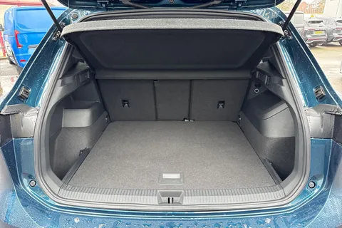 KT25OTU Volkswagen Tiguan 2.0 TDI R-Line 5dr DSG⭐IQ.LIGHT | Infotainment package | Black Styling Pack Thumbnail #8