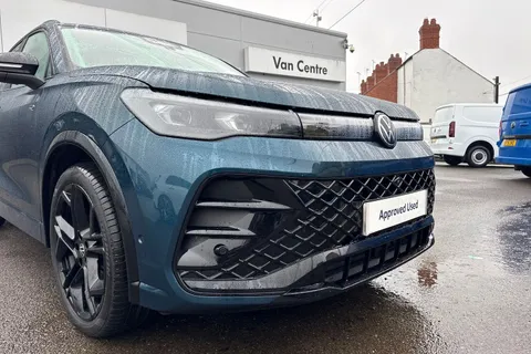 KT25OTU Volkswagen Tiguan 2.0 TDI R-Line 5dr DSG⭐IQ.LIGHT | Infotainment package | Black Styling Pack Thumbnail #10