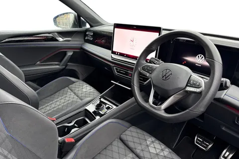KT25OTU Volkswagen Tiguan 2.0 TDI R-Line 5dr DSG⭐IQ.LIGHT | Infotainment package | Black Styling Pack Thumbnail #15