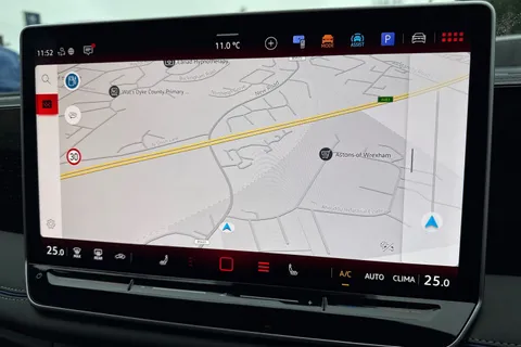 KT25OTU Volkswagen Tiguan 2.0 TDI R-Line 5dr DSG⭐IQ.LIGHT | Infotainment package | Black Styling Pack Thumbnail #18