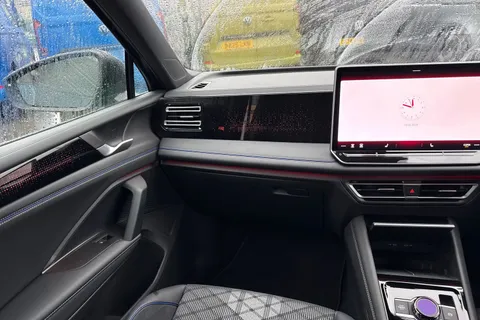 KT25OTU Volkswagen Tiguan 2.0 TDI R-Line 5dr DSG⭐IQ.LIGHT | Infotainment package | Black Styling Pack Thumbnail #21