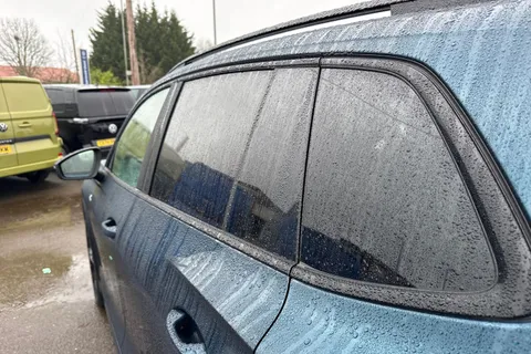 KT25OTU Volkswagen Tiguan 2.0 TDI R-Line 5dr DSG⭐IQ.LIGHT | Infotainment package | Black Styling Pack Thumbnail #35