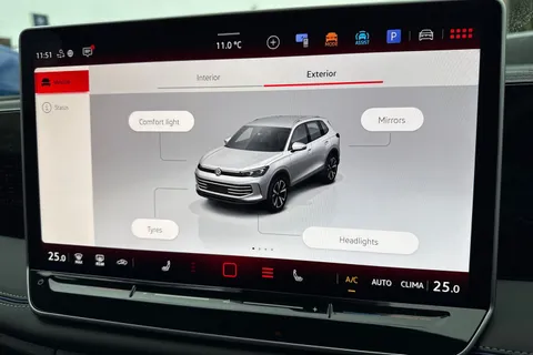 KT25OTU Volkswagen Tiguan 2.0 TDI R-Line 5dr DSG⭐IQ.LIGHT | Infotainment package | Black Styling Pack Thumbnail #56