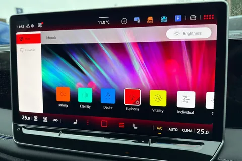 KT25OTU Volkswagen Tiguan 2.0 TDI R-Line 5dr DSG⭐IQ.LIGHT | Infotainment package | Black Styling Pack Thumbnail #57