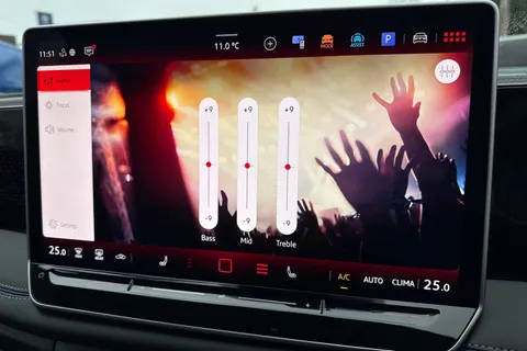 KT25OTU Volkswagen Tiguan 2.0 TDI R-Line 5dr DSG⭐IQ.LIGHT | Infotainment package | Black Styling Pack Thumbnail #59