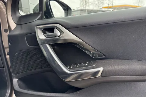 OE16POU PEUGEOT 2008 1.2 PureTech Allure 5dr Thumbnail #21