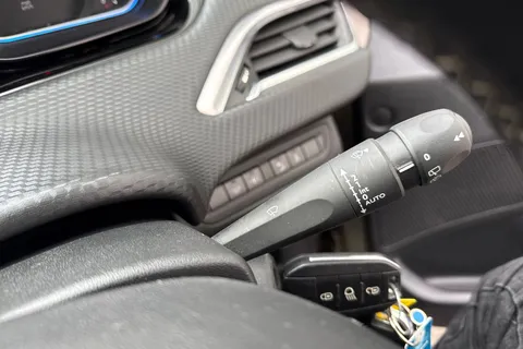 OE16POU PEUGEOT 2008 1.2 PureTech Allure 5dr Thumbnail #52