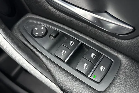 YL18OVN BMW 3 Series 2.0 320d M Sport Auto Euro 6 (s/s) 4dr Thumbnail #40