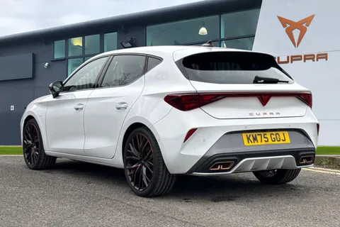 2 of 42 for CUPRA Leon 1.5 eHybrid 25.8kWh V3 DSG Euro 6 (s/s) 5dr