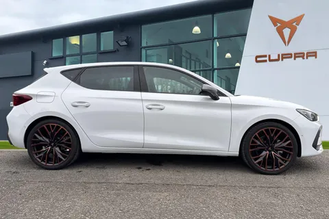 3 of 42 for CUPRA Leon 1.5 eHybrid 25.8kWh V3 DSG Euro 6 (s/s) 5dr