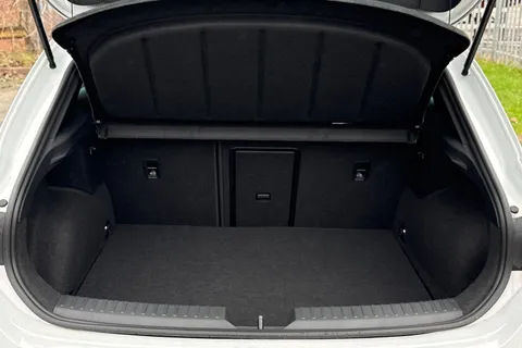 7 of 42 for CUPRA Leon 1.5 eHybrid 25.8kWh V3 DSG Euro 6 (s/s) 5dr