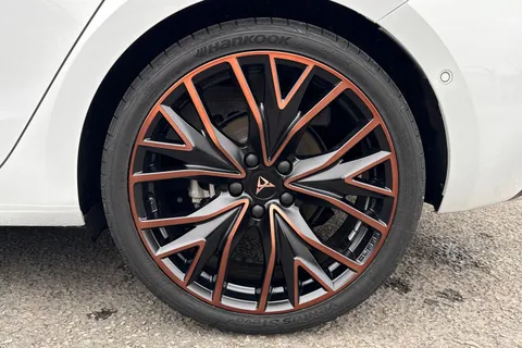 11 of 42 for CUPRA Leon 1.5 eHybrid 25.8kWh V3 DSG Euro 6 (s/s) 5dr