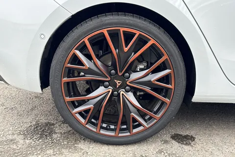 12 of 42 for CUPRA Leon 1.5 eHybrid 25.8kWh V3 DSG Euro 6 (s/s) 5dr