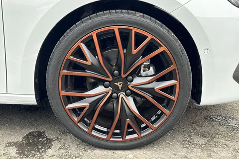 13 of 42 for CUPRA Leon 1.5 eHybrid 25.8kWh V3 DSG Euro 6 (s/s) 5dr