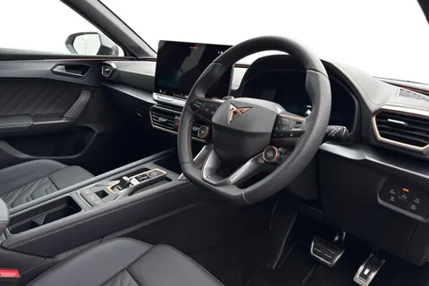 14 of 42 for CUPRA Leon 1.5 eHybrid 25.8kWh V3 DSG Euro 6 (s/s) 5dr