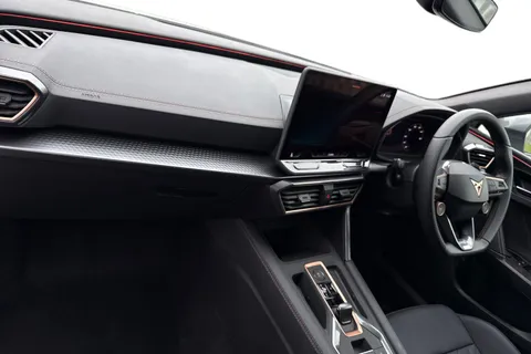 15 of 42 for CUPRA Leon 1.5 eHybrid 25.8kWh V3 DSG Euro 6 (s/s) 5dr