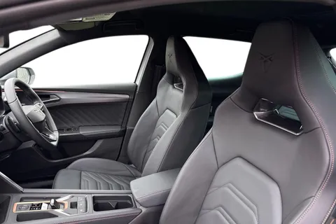 16 of 42 for CUPRA Leon 1.5 eHybrid 25.8kWh V3 DSG Euro 6 (s/s) 5dr