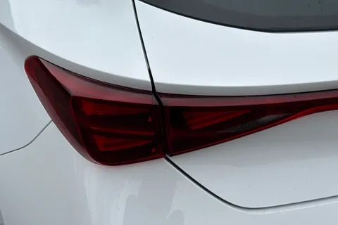 28 of 42 for CUPRA Leon 1.5 eHybrid 25.8kWh V3 DSG Euro 6 (s/s) 5dr