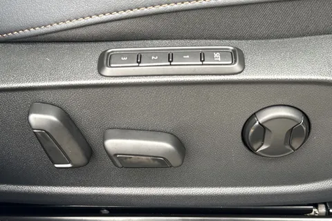 32 of 42 for CUPRA Leon 1.5 eHybrid 25.8kWh V3 DSG Euro 6 (s/s) 5dr