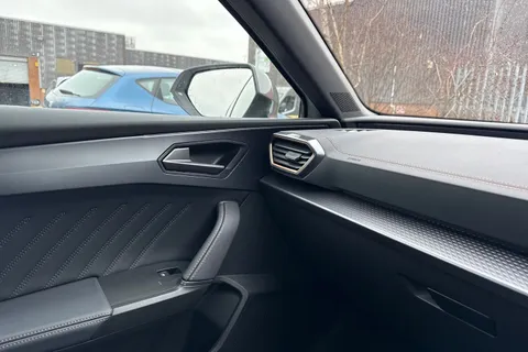 33 of 42 for CUPRA Leon 1.5 eHybrid 25.8kWh V3 DSG Euro 6 (s/s) 5dr