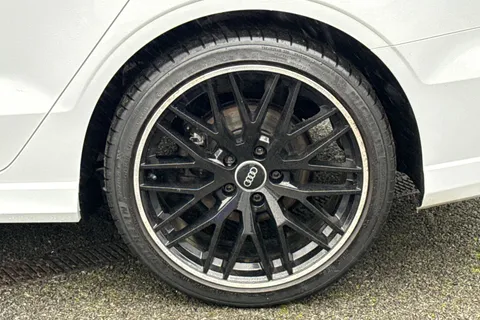 BA68UBD Audi A3 1.5 TFSI CoD 35 S line Euro 6 (s/s) 4dr Thumbnail #13