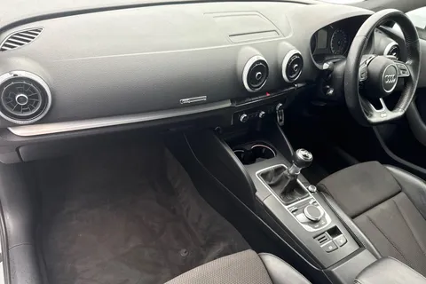 BA68UBD Audi A3 1.5 TFSI CoD 35 S line Euro 6 (s/s) 4dr Thumbnail #16