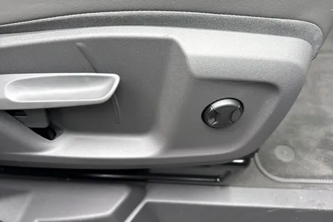 CX26JZN Volkswagen Multivan 2.0 TDI Style MPV 5dr Diesel DSG Euro 6 (s/s) (150 ps) Thumbnail #32