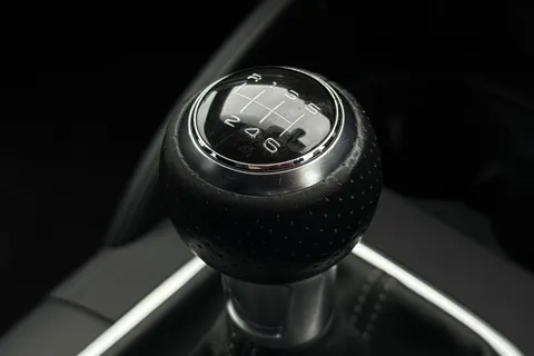 BA68UBD Audi A3 1.5 TFSI CoD 35 S line Euro 6 (s/s) 4dr Thumbnail #46