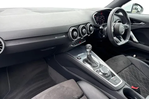 DS19PKC Audi TT 2.0 TFSI 40 S line Coupe 3dr Petrol S Tronic Euro 6 (s/s) (197 ps) Thumbnail #16
