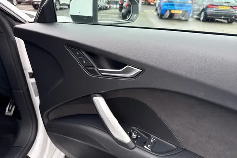 DS19PKC Audi TT 2.0 TFSI 40 S line Coupe 3dr Petrol S Tronic Euro 6 (s/s) (197 ps) Thumbnail #22