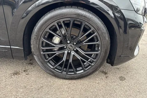 BG24WRE Audi Q8 SUV Launch Edition 55 TFSI quattro 340 PS tiptronic Thumbnail #10