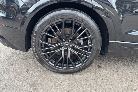 BG24WRE Audi Q8 SUV Launch Edition 55 TFSI quattro 340 PS tiptronic Thumbnail #11