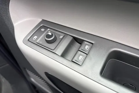 CX75KGU Volkswagen Id. Buzz Cargo Pro 79kWh Commerce Panel Van 5dr Electric Auto (286 ps) Thumbnail #21