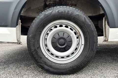 DG25EHX Volkswagen Crafter 2.0 TDI 163PS HDE Commerce Plus High Roof Van Thumbnail #12