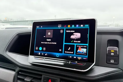 DG25EHX Volkswagen Crafter 2.0 TDI 163PS HDE Commerce Plus High Roof Van Thumbnail #18