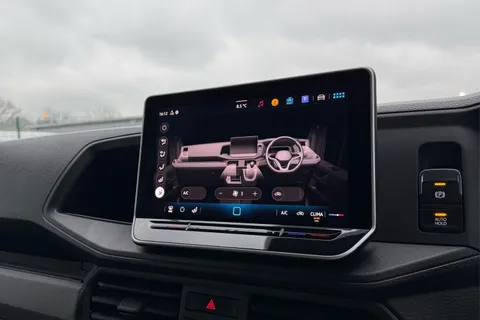 DG25EHX Volkswagen Crafter 2.0 TDI 163PS HDE Commerce Plus High Roof Van Thumbnail #23