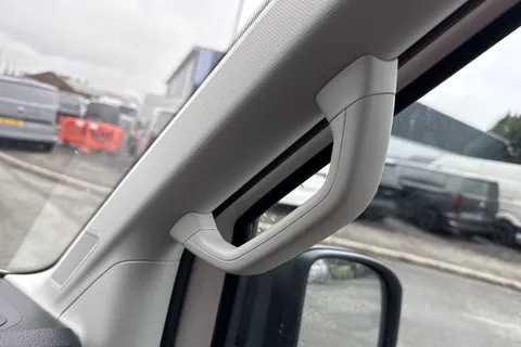 DG25EHX Volkswagen Crafter 2.0 TDI 163PS HDE Commerce Plus High Roof Van Thumbnail #37