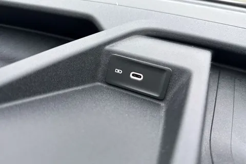 DG25EHX Volkswagen Crafter 2.0 TDI 163PS HDE Commerce Plus High Roof Van Thumbnail #45