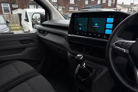 MF25JKZ Volkswagen Transporter 2.0 TDI 150 Commerce Plus Van Thumbnail #15