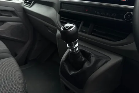 MF25JKZ Volkswagen Transporter 2.0 TDI 150 Commerce Plus Van Thumbnail #20