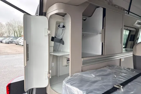 DC75XOH Volkswagen California Coast T7 SWB 150 PS DSG - Parking Heater/ Tow Pack Thumbnail #36