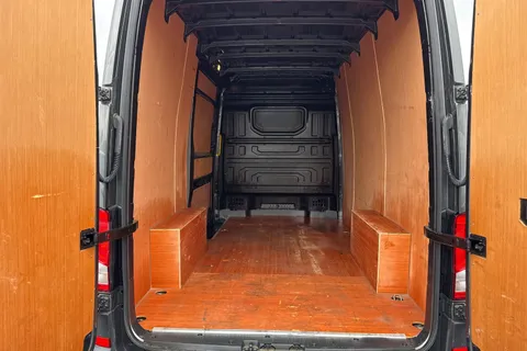 CX74ZRY Volkswagen Crafter 2.0 TDI CR35 Commerce FWD MWB High Roof Euro 6 (s/s) 5dr Thumbnail #8