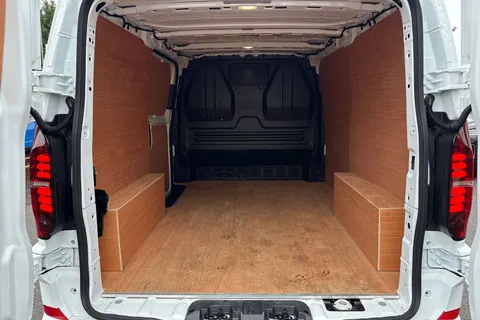 CX25LXF Volkswagen Transporter 2.0 TDI T28 Commerce Plus FWD SWB Euro 6 (s/s) 5dr Thumbnail #7