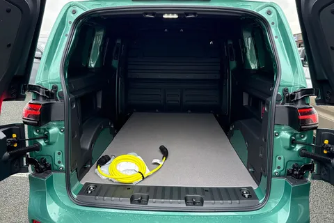 CX75UUH Volkswagen Id. Buzz Cargo Pro 79kWh Commerce Panel Van 5dr Electric Auto 4Motion (340 ps) Thumbnail #7