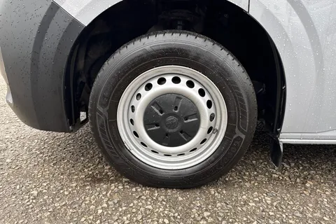 CX25LMM Volkswagen Transporter 2.0 TDI T28 Commerce Plus FWD SWB Euro 6 (s/s) 5dr Thumbnail #11