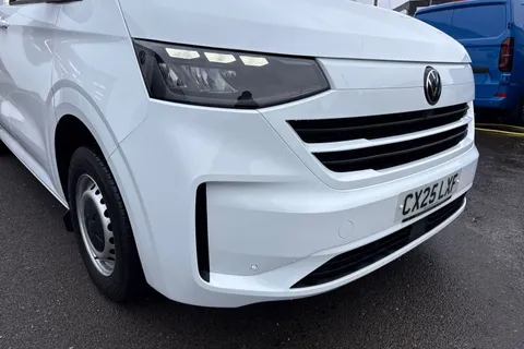 CX25LXF Volkswagen Transporter 2.0 TDI T28 Commerce Plus FWD SWB Euro 6 (s/s) 5dr Thumbnail #9